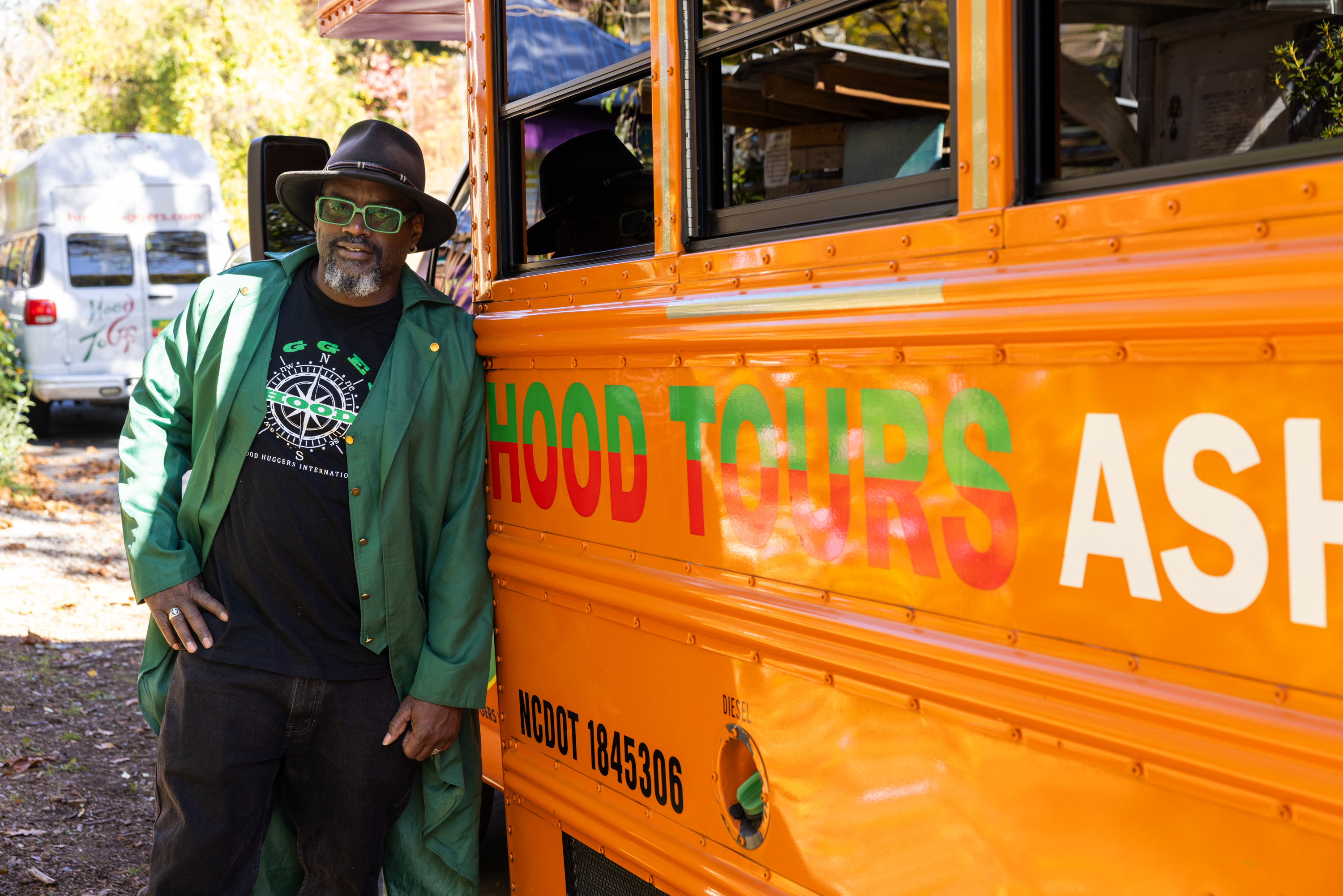 DeWayne Barton, Hood Huggers Tours