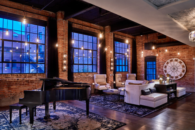 Craft cocktail bar with live jazz music on select nights