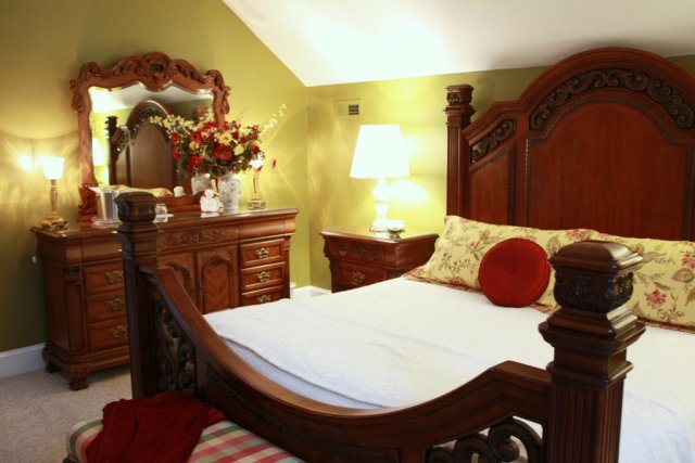 Top of the house elegance at it's best. Elegant king room with huge shower, window seat, fireplace, double garden tub.