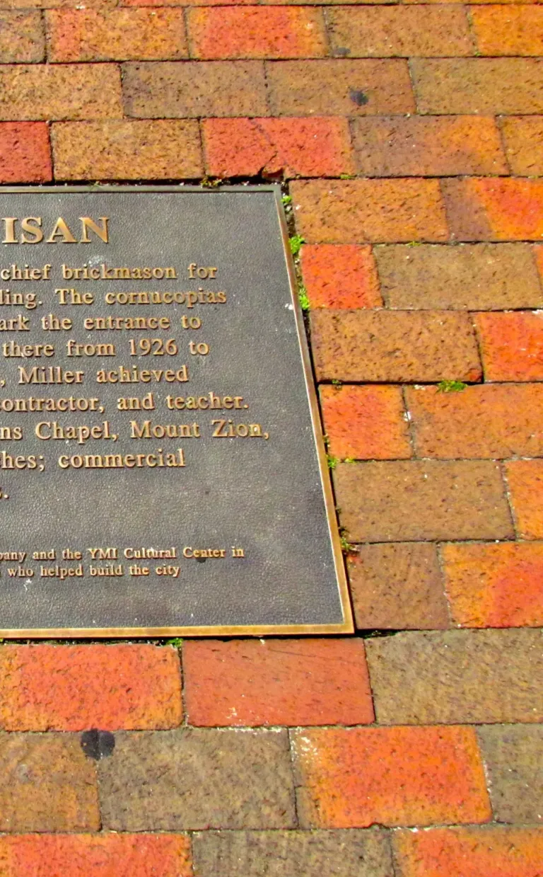 Brick artisan