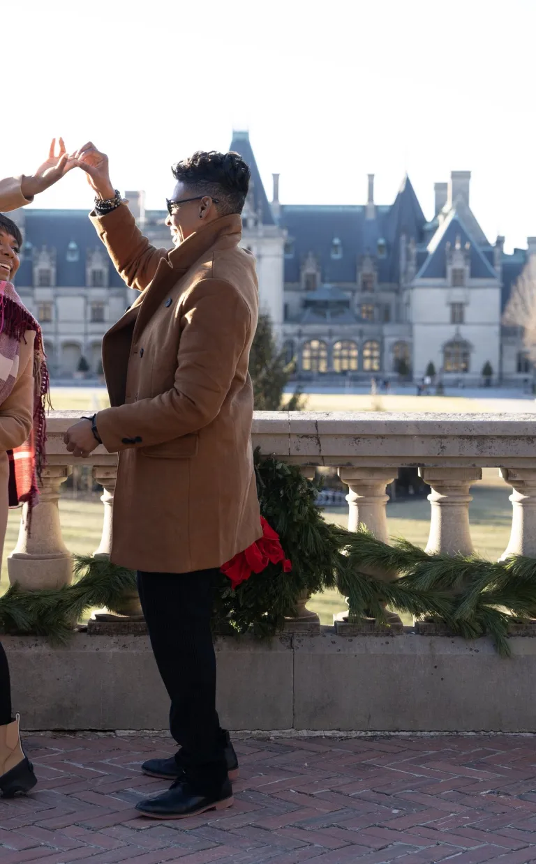 Couple in front of Biltmore Estate